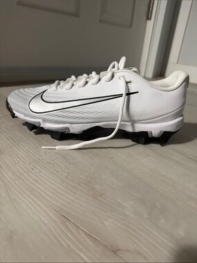 Nike White and Black Football\BaseballCleats
